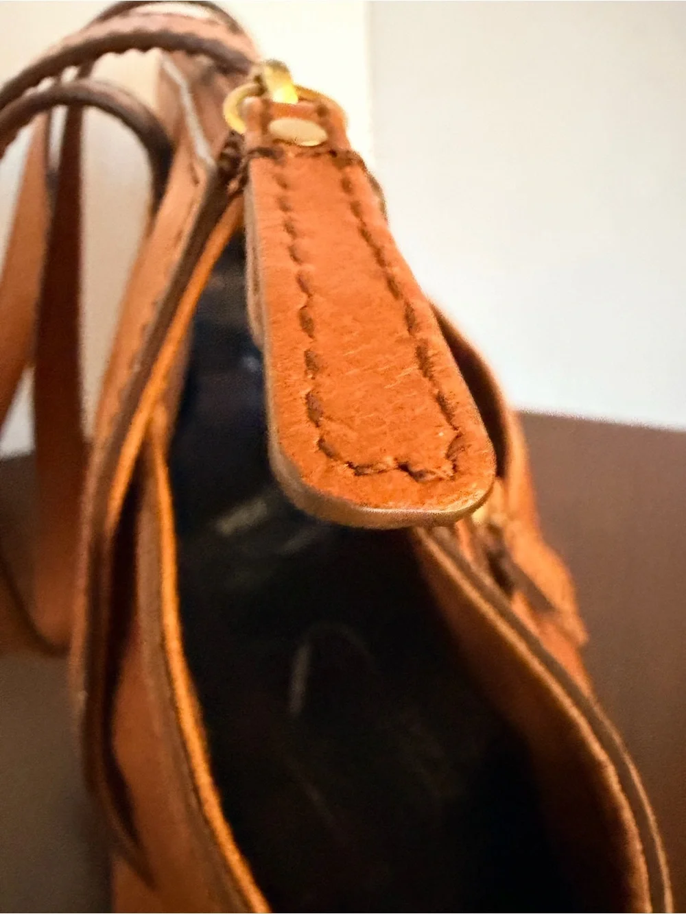 Fossil spacious leather